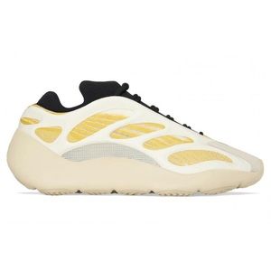 Yeezy 700 v3 safflower size 7